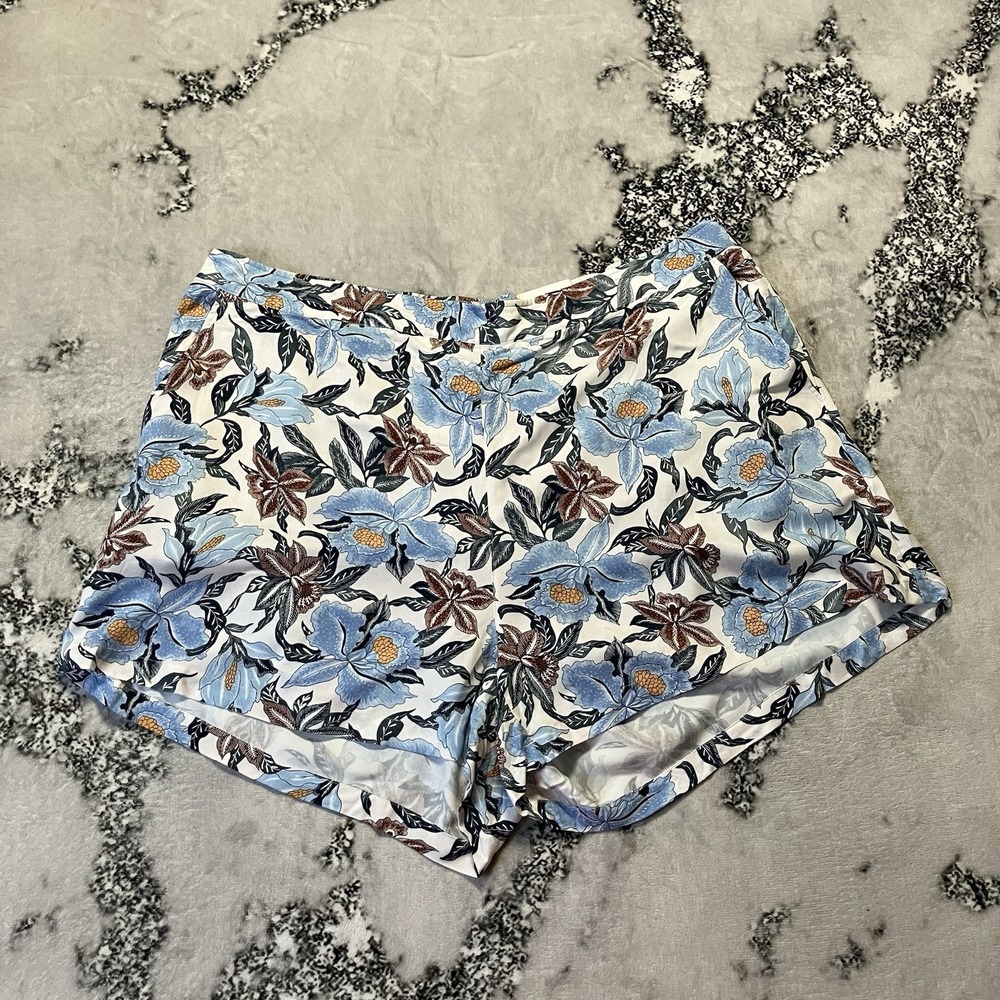 Old Navy high-waisted shorts in a blue and‎ brown floral p